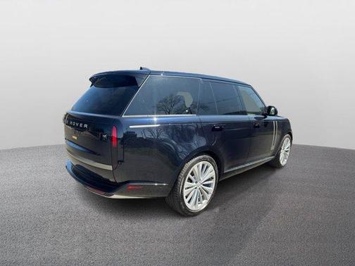 2025 Land Rover Range Rover P530 SE