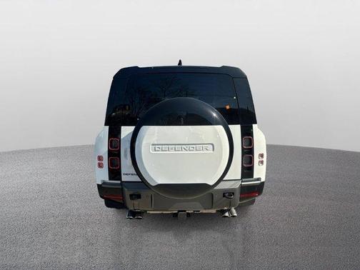 2025 Land Rover Defender P500 V8