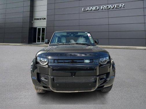 2025 Land Rover Defender P400 X-Dynamic SE