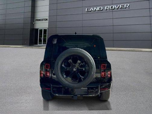 2025 Land Rover Defender P400 X-Dynamic SE
