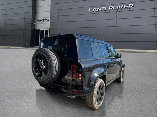 2025 Land Rover Defender P400 X-Dynamic SE