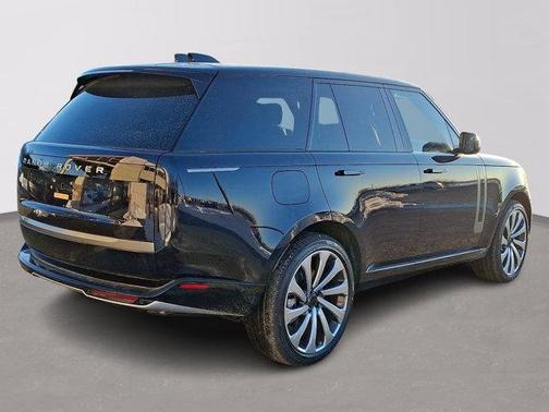 2026 Land Rover Range Rover P530 SE