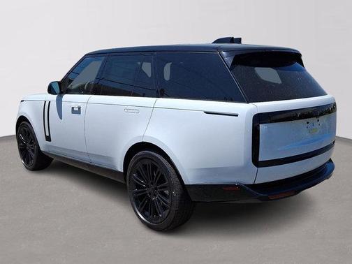 Fuji White 2026 Land Rover Range Rover P400 SE