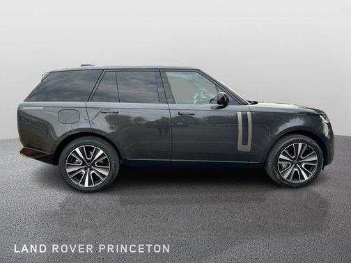 2025 Land Rover Range Rover P530 SE