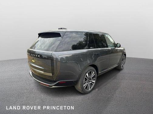 2025 Land Rover Range Rover P530 SE