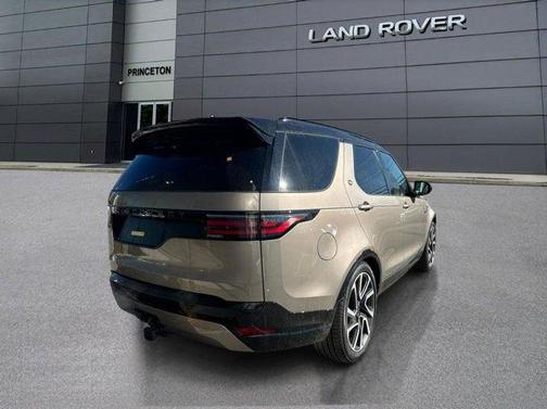 2025 Land Rover Discovery P360 Dynamic SE