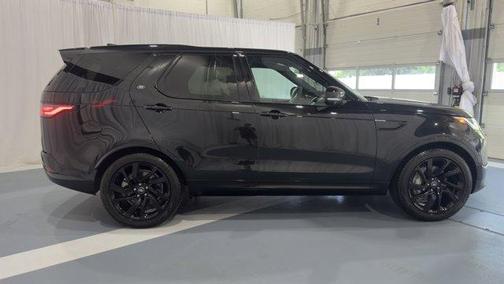 2024 Land Rover Discovery P300 Dynamic SE