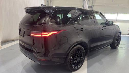 2024 Land Rover Discovery P300 Dynamic SE