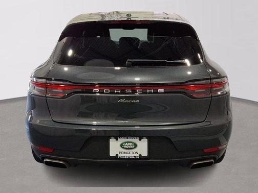 Volcano Grey Metallic 2021 Porsche Macan Base