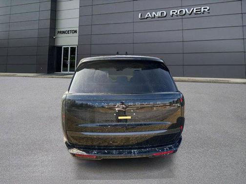 2025 Land Rover Range Rover P530 SE