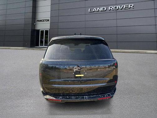 2025 Land Rover Range Rover P530 SE