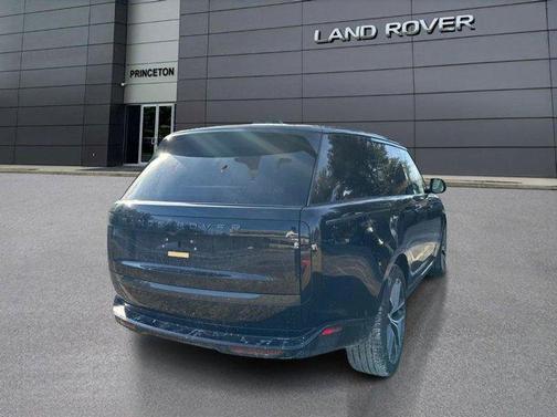 2025 Land Rover Range Rover P530 SE
