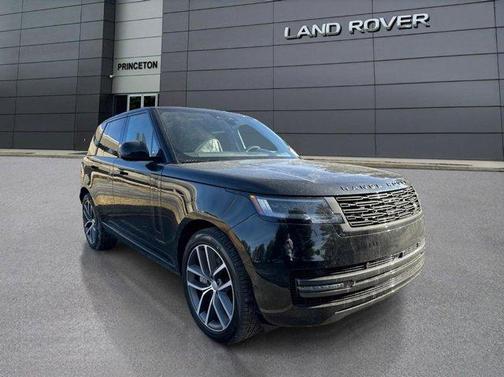 2025 Land Rover Range Rover P530 SE