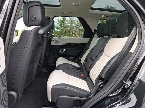 2025 Land Rover Discovery P300 S