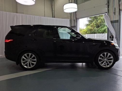2024 Land Rover Discovery P300 S
