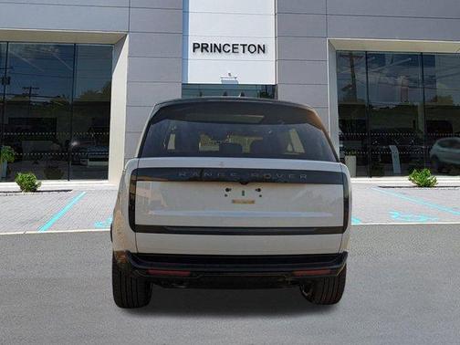 2025 Land Rover Range Rover P530 SE