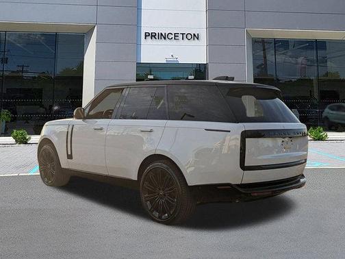 2025 Land Rover Range Rover P530 SE