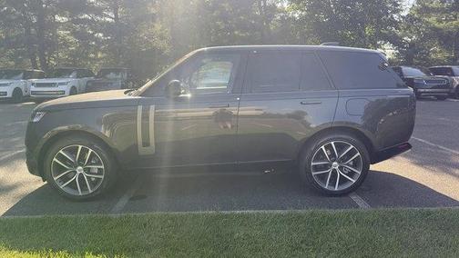 2025 Land Rover Range Rover P550e SE