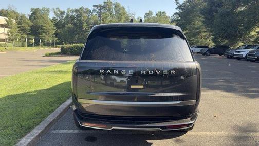 2025 Land Rover Range Rover P550e SE