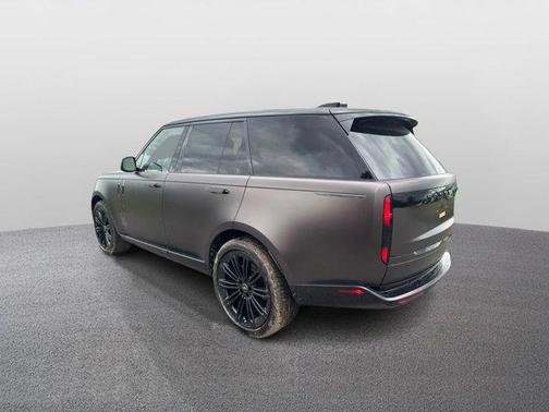2025 Land Rover Range Rover P530 SE