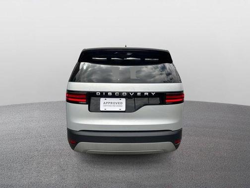 2024 Land Rover Discovery P300 S