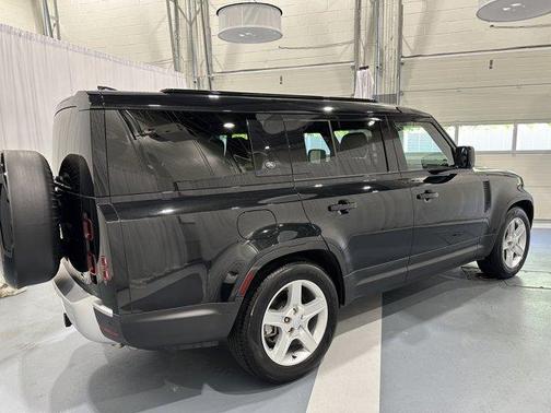 2023 Land Rover Defender SE