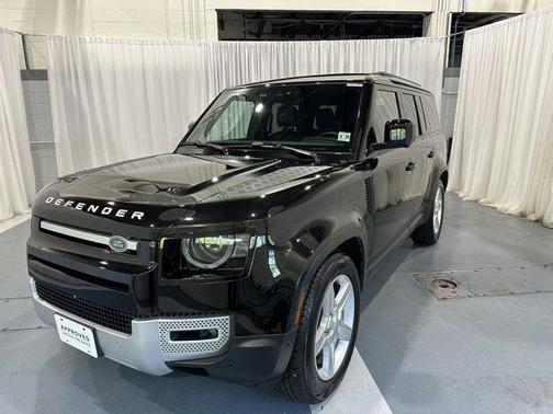2023 Land Rover Defender SE