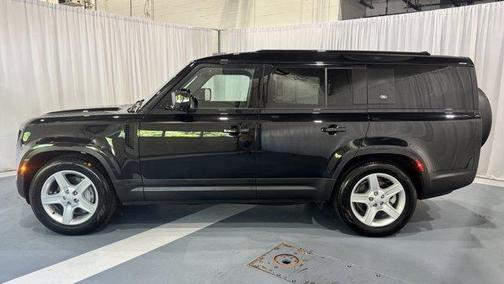 2023 Land Rover Defender SE