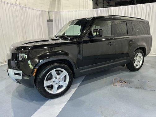 2023 Land Rover Defender SE