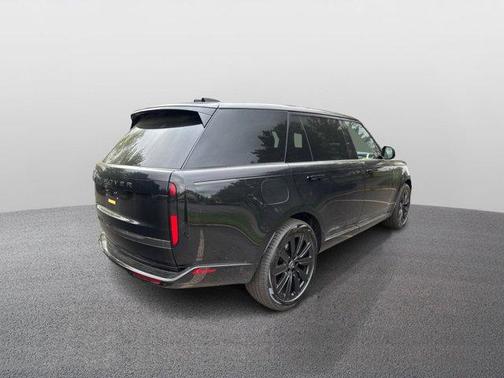 2025 Land Rover Range Rover P400 SE 7 Seat