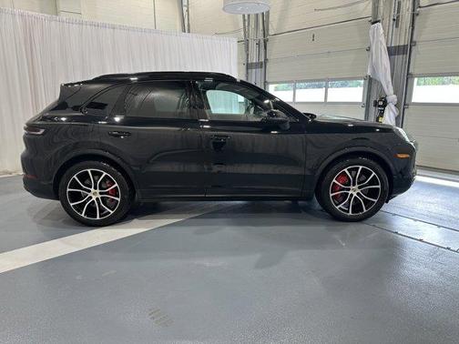 2024 Porsche Cayenne S