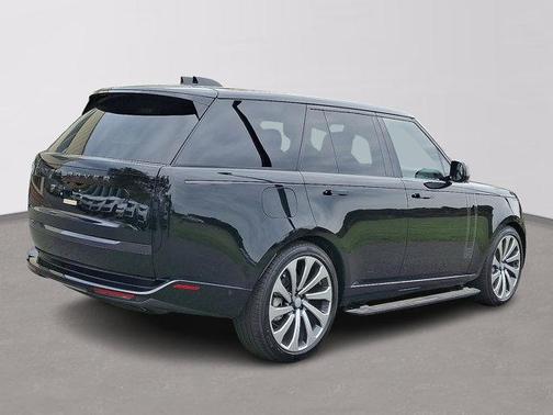 2025 Land Rover Range Rover P400 SE