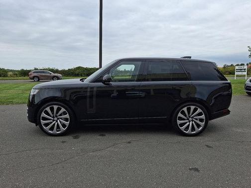 2025 Land Rover Range Rover P400 SE
