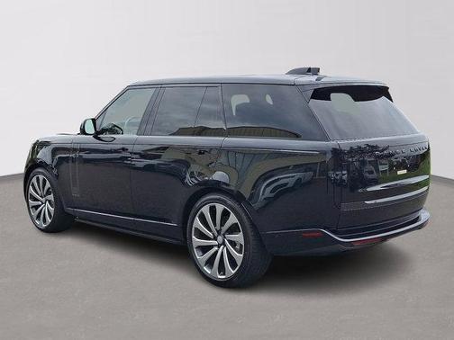 2025 Land Rover Range Rover P400 SE