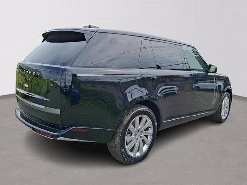 2025 Land Rover Range Rover P400 SE 7 Seat