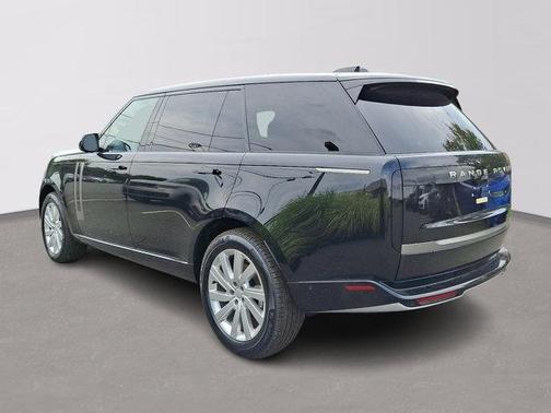 2025 Land Rover Range Rover P400 SE 7 Seat