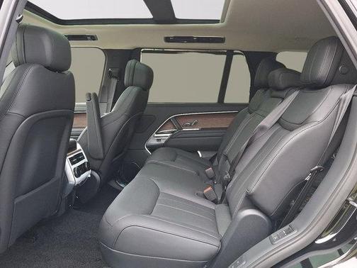 2025 Land Rover Range Rover P400 SE 7 Seat
