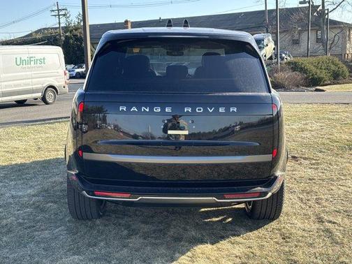 2025 Land Rover Range Rover P550e SE