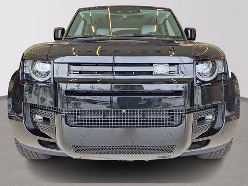 2025 Land Rover Defender P400 X-Dynamic SE