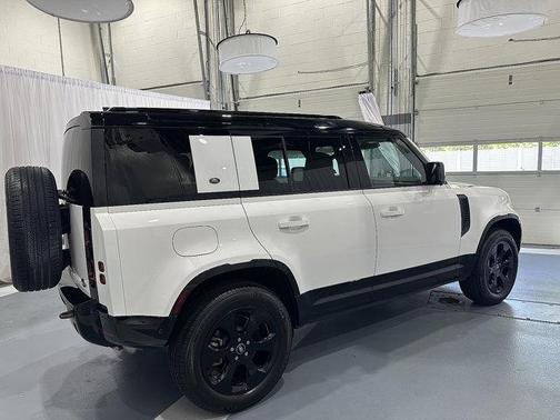 2023 Land Rover Defender 110 X-Dynamic SE