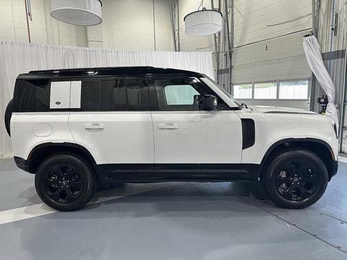 2023 Land Rover Defender 110 X-Dynamic SE
