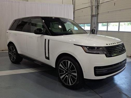 Ostuni Pearl White 2024 Land Rover Range Rover P530 SE