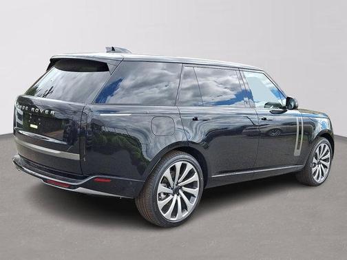 Santorini Black 2026 Land Rover Range Rover P400 SE 7 Seat