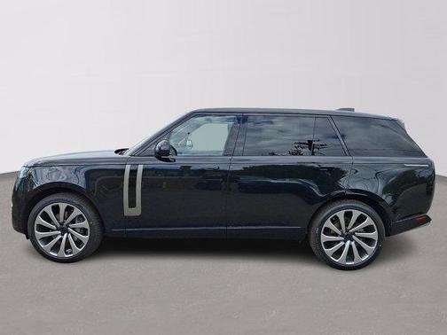Santorini Black 2026 Land Rover Range Rover P400 SE 7 Seat