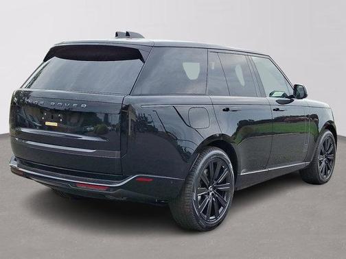 2025 Land Rover Range Rover P550e SE