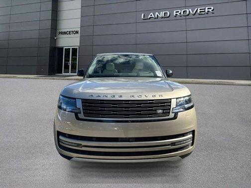 2025 Land Rover Range Rover P530 SE