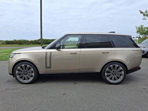 2025 Land Rover Range Rover P530 SE