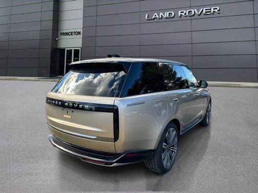 2025 Land Rover Range Rover P530 SE
