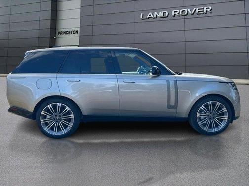 2025 Land Rover Range Rover P530 SE
