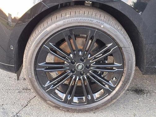 2025 Land Rover Range Rover P400 SE